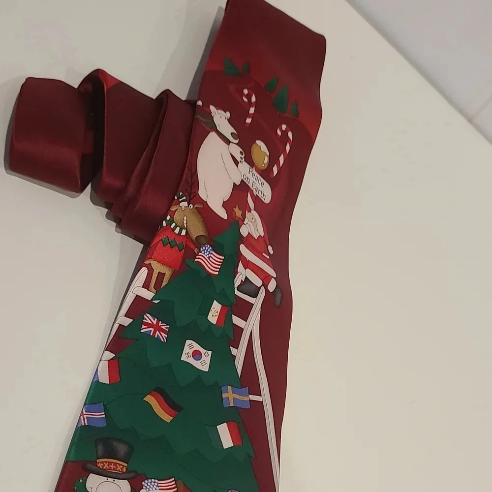 Polar Pals By MMC Hallmark Mens Tie Silk